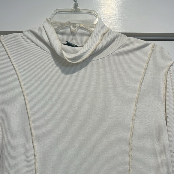 Wild Fable off White Long Sleeve Turtleneck Top size medium. - Picture 3 of 6
